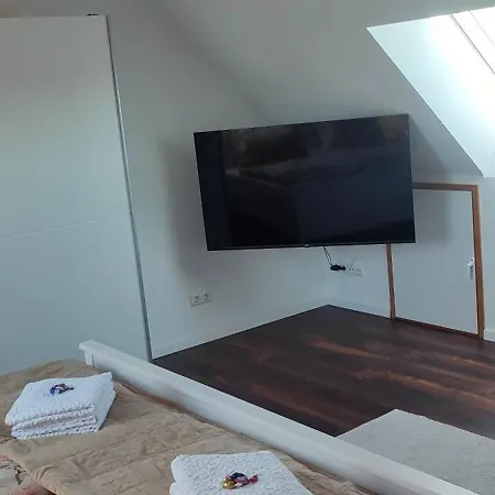 Fred-2 Apartment